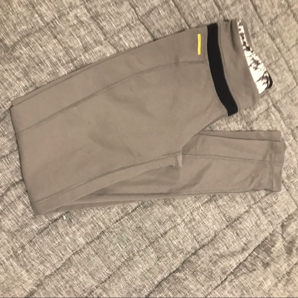 Lolë yoga leggings